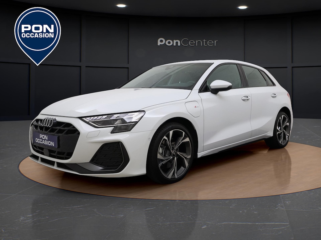 Audi A3 Sportback 40 TFSIe S-line | Camera | ACC | Elek. Achterklep | Matrix LED | Optiek Zwart | Parkeerhulp | Sportstoelen | Sportstuur | Carplay | 18'' |