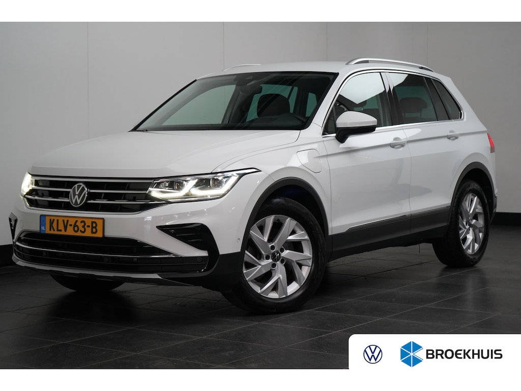 Volkswagen Tiguan Elegance eHybrid | ACC | Achteruitrijcamera | Elektrische achterklep | Stoelverwarming | Elektrisch wegklapbare trekhaak | Dode hoek detectie