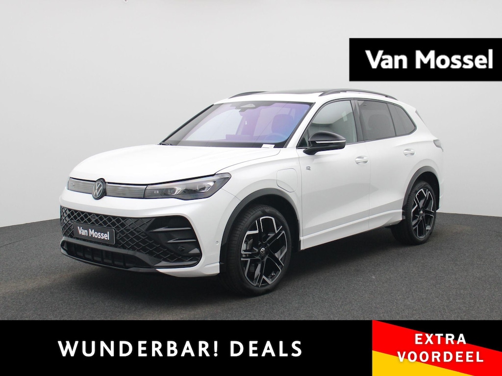 Volkswagen Tiguan 1.5 eHybrid R-Line Edition 272 PK | SoH 100% | Automaat | Navigatie | Panoramadak | Harman Kardon | Inklapbare trekhaak | Head-up display | 360 Camera | Stoelmassage | Stoelventilatie voor | Stoelverwarming voor + achter | Stuurverwarming | HD Matrix |