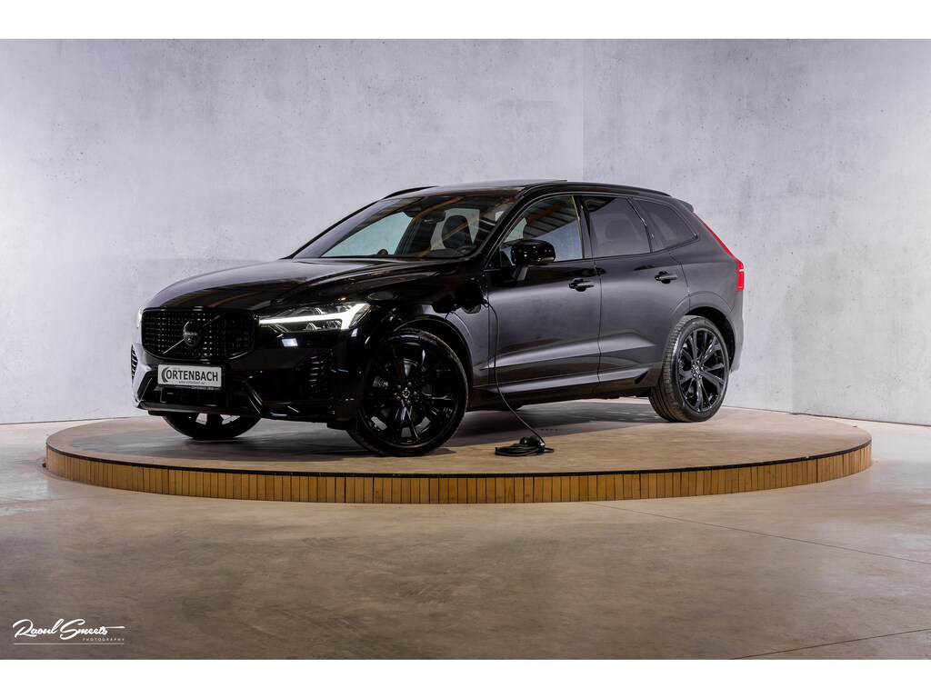 Volvo XC60 2.0 T6 Plug-in hybrid AWD Ultra Black Edition long Range | Luchtvering | Bowers&Wilkins | Zwenkbare trekhaak | Panoramadak | Memory | Blis |