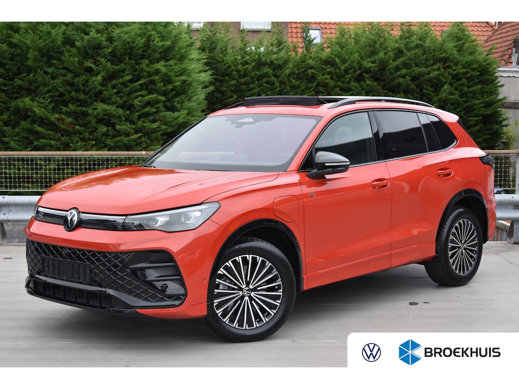 Volkswagen Tiguan 1.5 TSI eHybrid PHEV 272PK R-Line | Schuif-kanteldak | Elektrische achterklep | Harman Kardon | 360 camera | Head-up display | Design Pakket | Comfort Pakket Plus | VERLENGDE GARANTIE