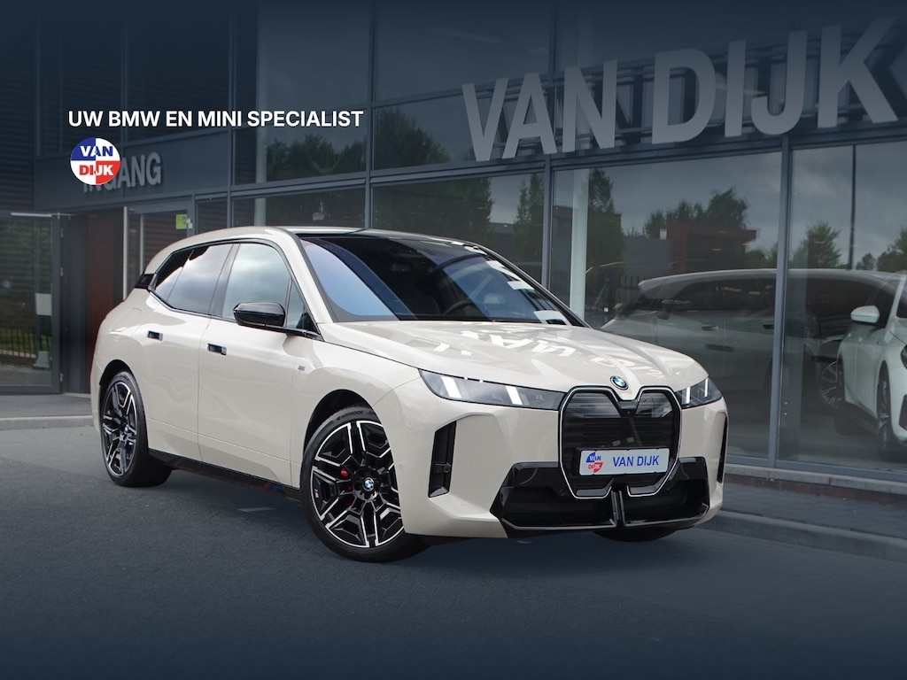 BMW iX xDrive M70 Pano Soft-Close Bowers & Wilkins Innovatiespakket Warmtecomfortpakket 22''LM Velgen