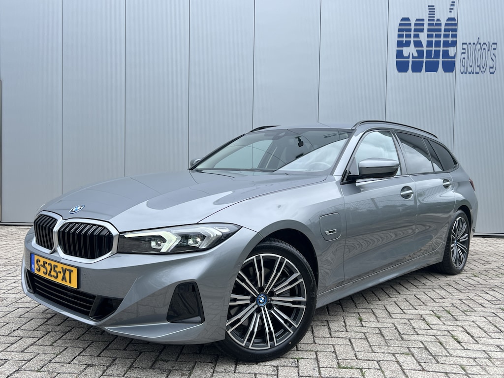 BMW 3-Serie Touring 320e 204 pk Trekhaak Leder  Stoelverwarming Camera Live Cockpit Plus Widescreen Elektrische Sportstoelen Extra Getint Glas Shadow Line Hifi Apple Carplay Android Auto Plug In Hybride NL Auto 1e Eigenaar BTW