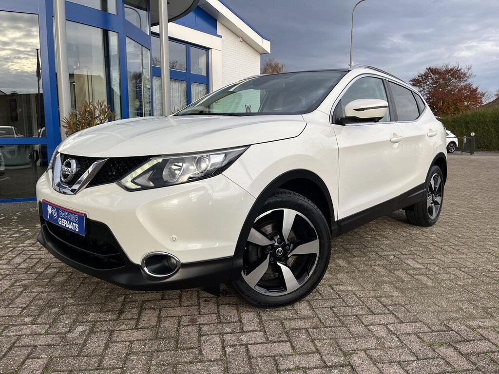 Nissan Qashqai 1.2 Business Edition | Afn. trekhaak, Panorama dak, 360° en parkeersensoren V+A,  Navigatie, 18" LM-velgen, Cruise controle,