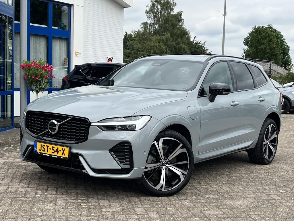 Volvo XC60 2.0 T8 Plug-in hybrid AWD Ultra Dark | Luchtvering, Trekhaak, 360° Camera, PANO, 21 inch velgen, Lift modus, zeer luxe!