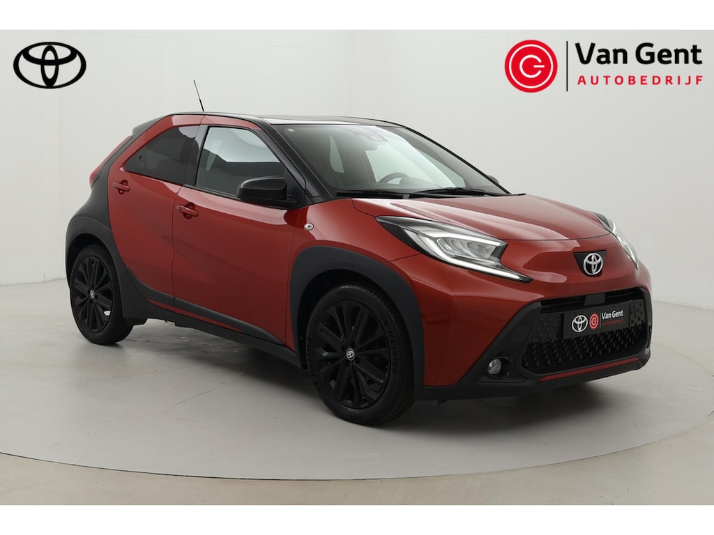 Toyota Aygo X 1.0 VVT-i S-CVT Envy | Apple Carplay / Android Auto | Stoelverwarming | LED | Keyless | Adaptive Cruise | Clima | Parkeersensoren voor/achter | Camera | 18 inch