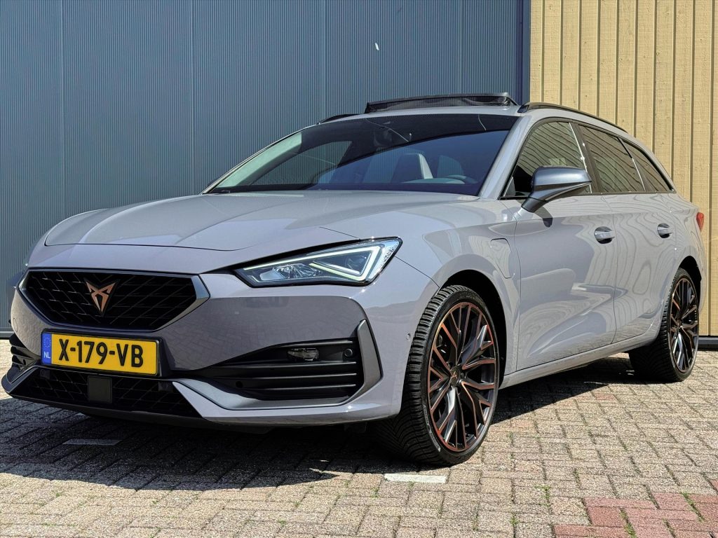 CUPRA Leon Sportstourer 1.4 e-Hybrid 245pk DSG | SOH 92% | Pano | ACC | Stoel/Stuurverwarming | Camera | Carplay |