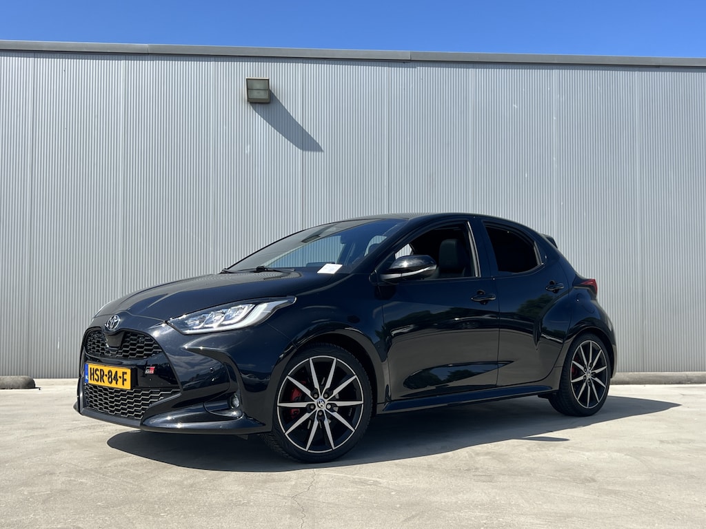 Toyota Yaris 1.5 Hybrid 130 GR SPORT | Sport plus pack | All Weather banden | Panoramadak