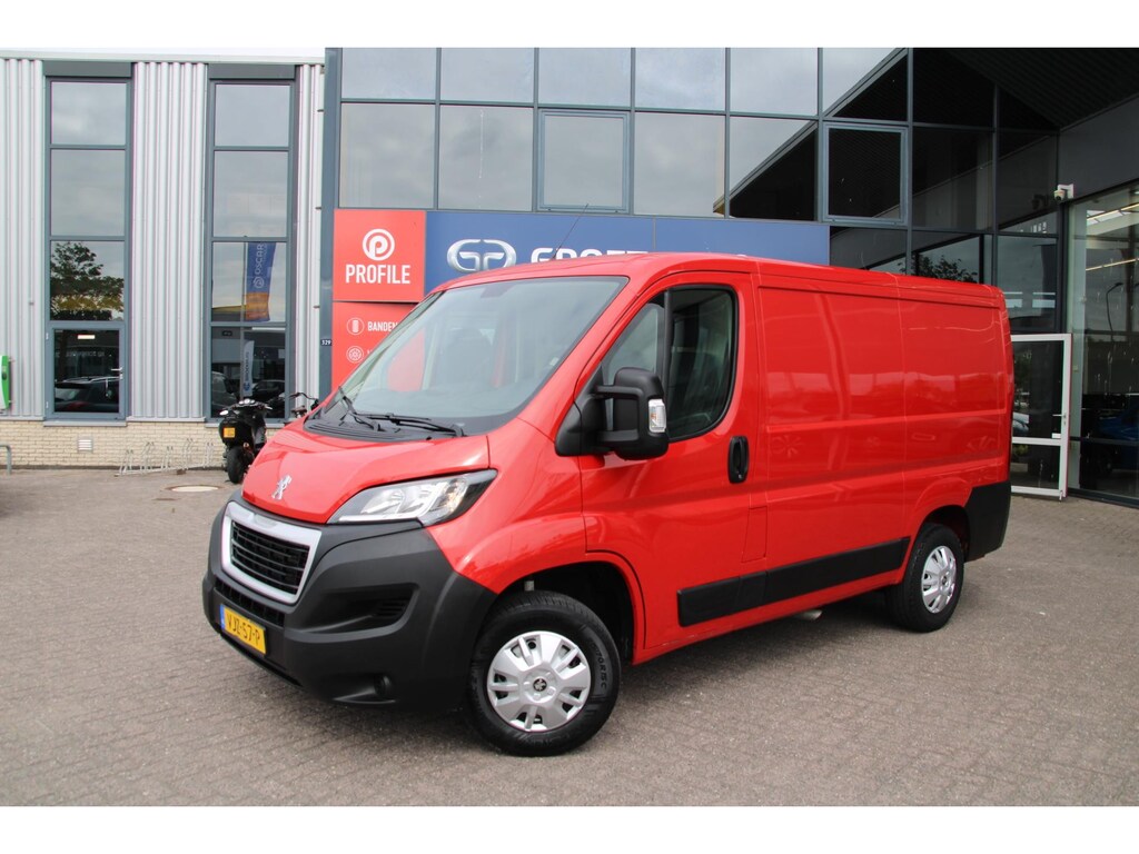 Peugeot Boxer 330 2.2 BlueHDi 120pk L1H1 Premium Airco Navi Camera Trekhaak BPM-vrij 1e eigenaar dealer onderhouden