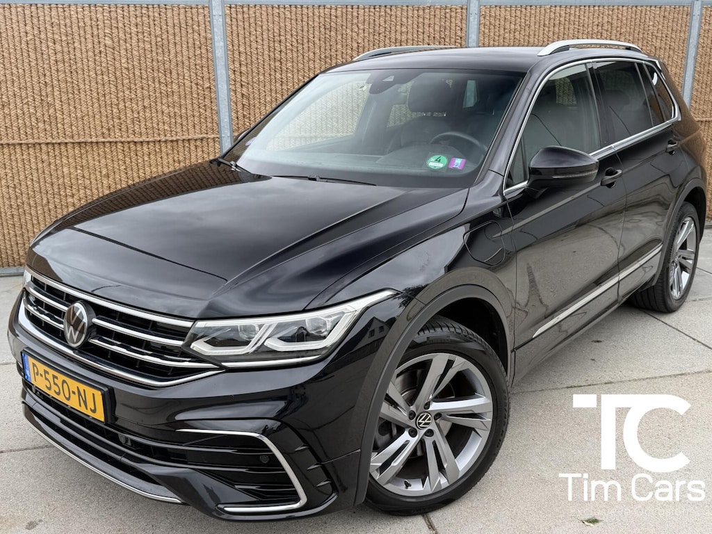 Volkswagen Tiguan 1.4 TSI eHybrid R-Line Business+ Trekhaak uitklapbaar | LED IQ. Light | Getint glas | Achteruitrijcamera | Parkeersensoren voor en achter | Navigatiesysteem | Apple CarPlay/Android Auto | Cruise control adaptief