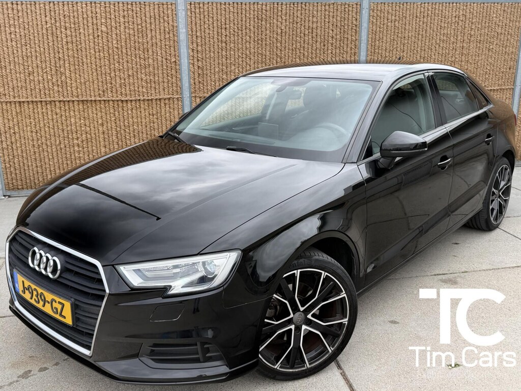 Audi A3 Limousine 30 TFSI Pro Line Lederen bekleding | Stoelverwarming | 18 inch lichtmetalen velgen | Bi-xenon verlichting | Airconditioning | Cruise control | Navigatiesysteem | Parkeersensoren achter