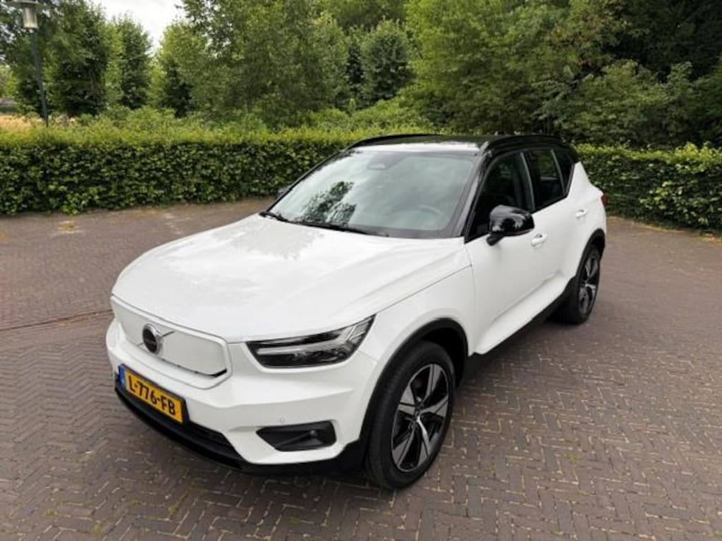 Volvo XC40 Recharge P8 AWD R-Design SOH 92,1%/Trekhaak/Warmtepomp/Acarplay/Full Led/Fabrieksgarantie