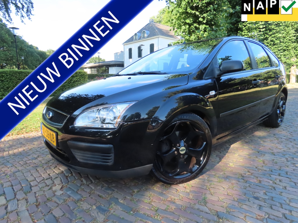 Ford Focus 1.6-16V Champion Airco Cruisecontrol 18 Ich ST Velgen 5 Drs ***Apk t/m 1-7-2027***