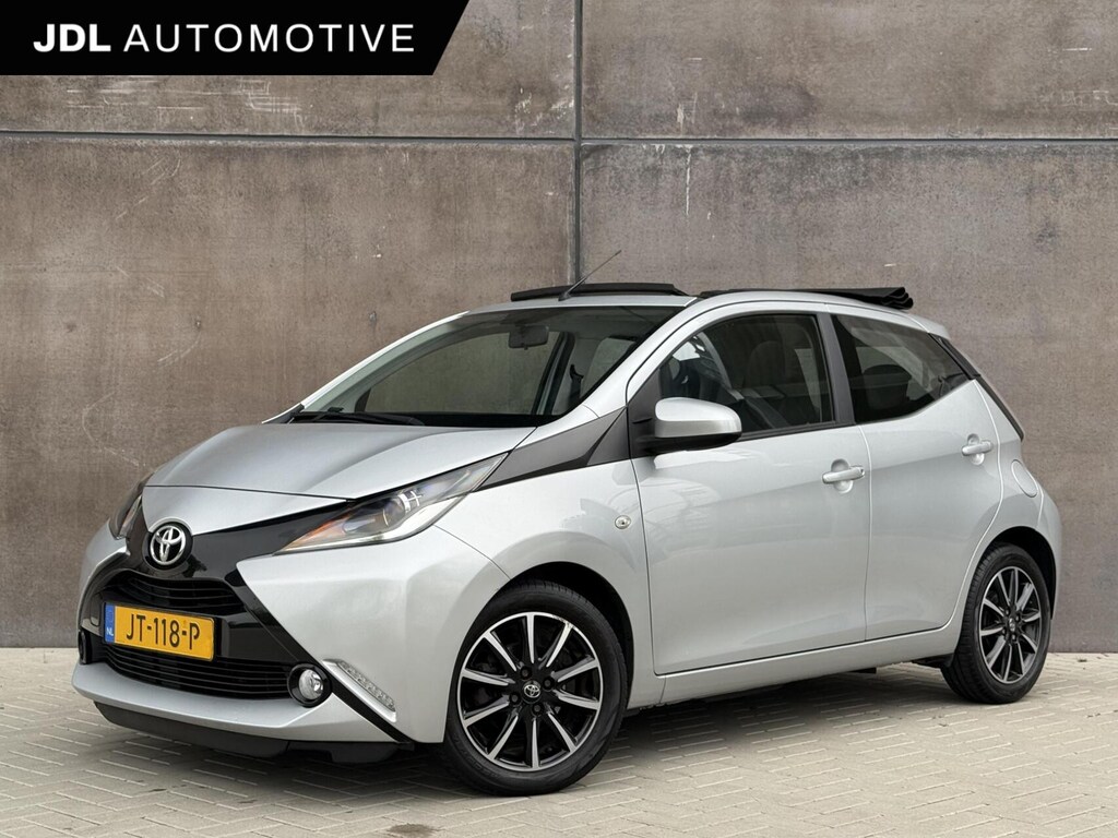 Toyota Aygo 1.0 VVT-i x-wave | Cabrio dak | Camera | Cruise control | Lichtmetaal | Airco | Dealer onderhouden