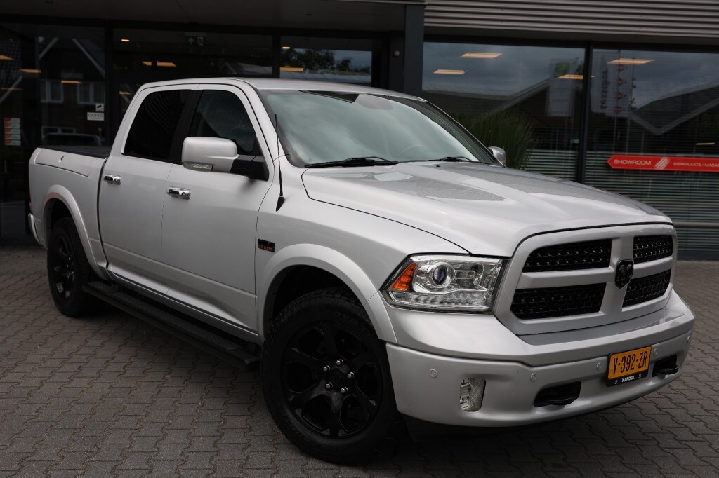 Dodge Ram 5.7 V8 4X4 CREW CAB LARAMIE A/T VAN