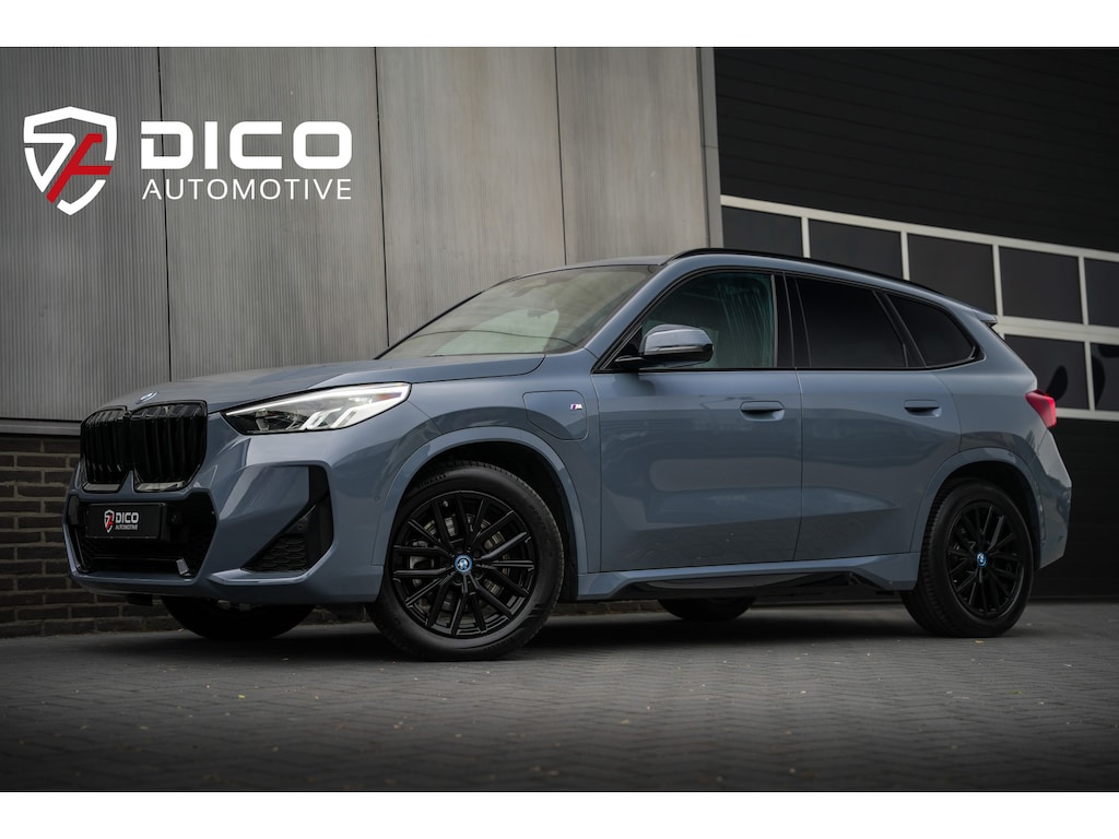 BMW X1 xDrive 25e 245 pk M-Sportpakket /Nieuw-Model/ BTW-Auto/ Pano-Dak/ Harman&Kardon/ Camera/ Sport-Stoelen/ Stoel.Verw/ Widescreen/ Memory/ 18''LMV