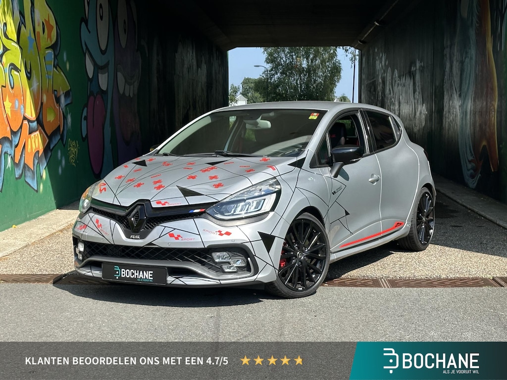 Renault Clio 1.6 Turbo R.S. Trophy UNIEK! | ACHTERUITRIJCAMERA | STOELVERWARMING | AKRAPOVIČ UITLAATSYSTEEM | BOSE AUDIOSYSTEEM |
