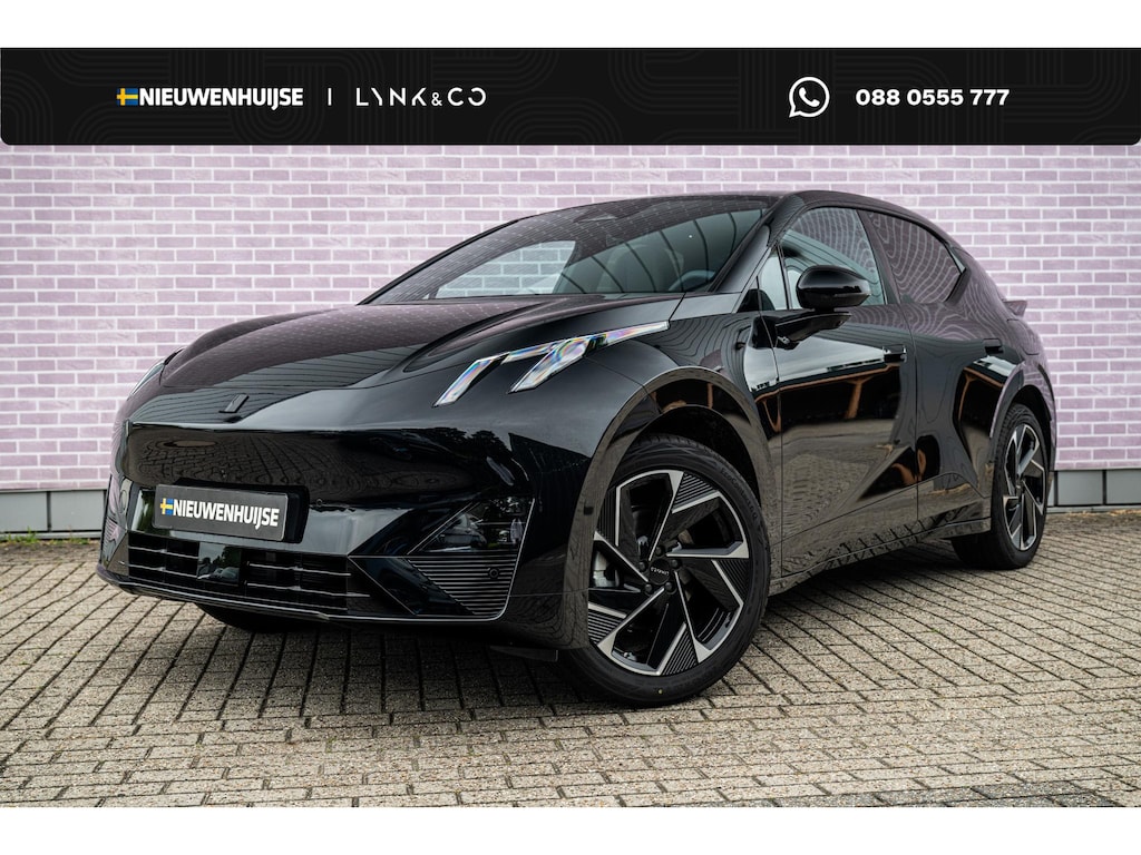 Lynk & Co 02 More 66 kWh | Panoramadak | 360 camera | Harman Kardon audio | Dodehoekdetectie | Stoel/Stuurverwarming | Apple CarPlay/Android Auto | 20"LM-velgen | Elektrisch bedienbare voorstoelen met geheugenfunctie | Klimaat warmtepomp | Elektrisch bedienbare achterklep |