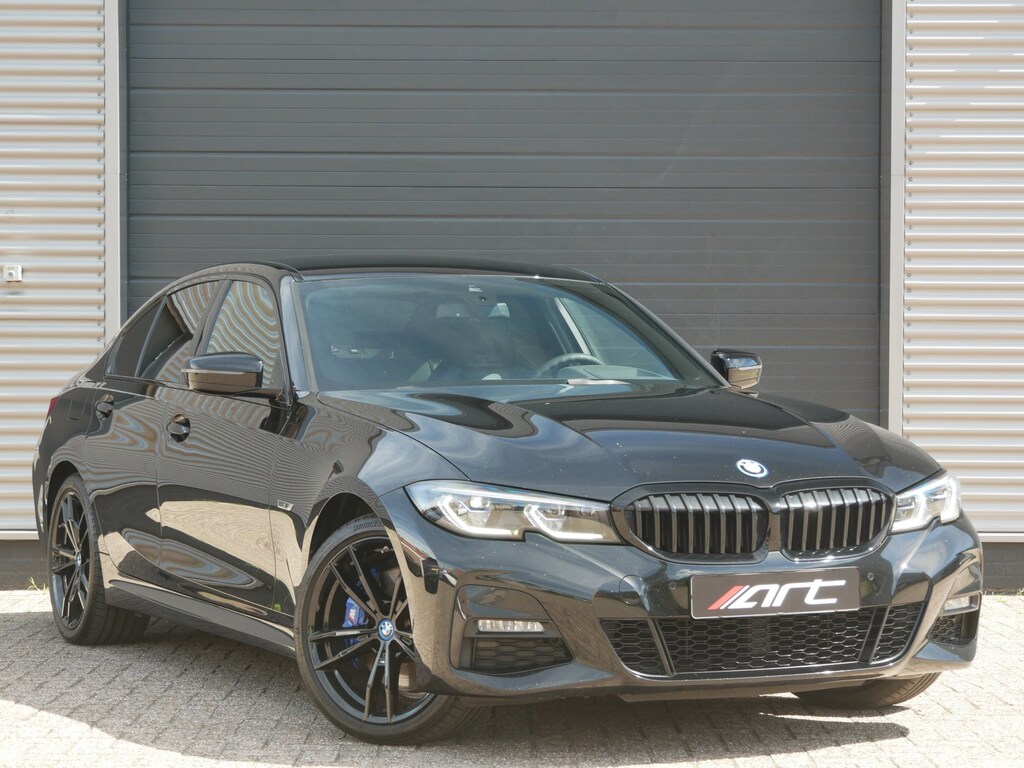 BMW 3-Serie 330e M-Sport Shadow, M-Stoelen, Memory, Head-up, Adapt.