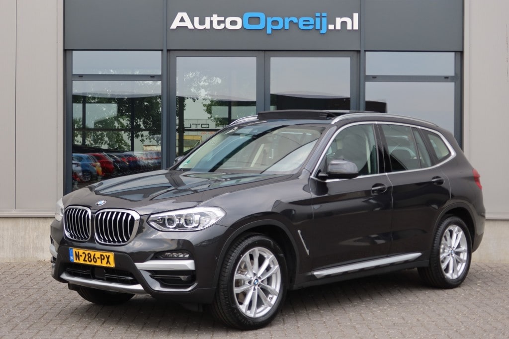 BMW X3 2.0i xDrive High Executive Panoramadak, Head-up, Elec. Trekhaak, Dealer onderhouden