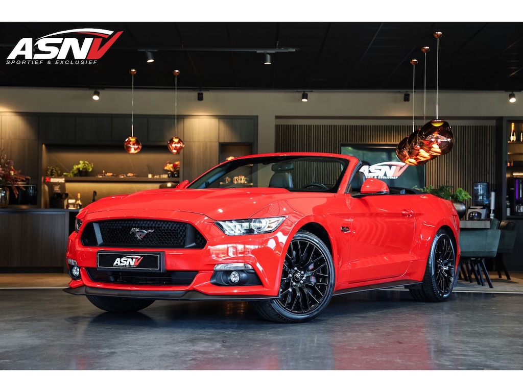 Ford Mustang Convertible 5.0 GT, 422 PK, Navigatie/Grootbeeld/Sync, Stoelventilatie, Camera, Xenon, Race/Red, Black/Leder, 39DKM!