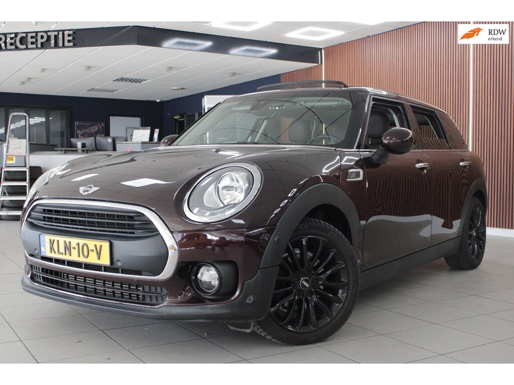 MINI Clubman 1.5 One Chili Serious Business | Airco | Pano | Carplay | Cruise control | Parkeersensoren | Stoelverwarming