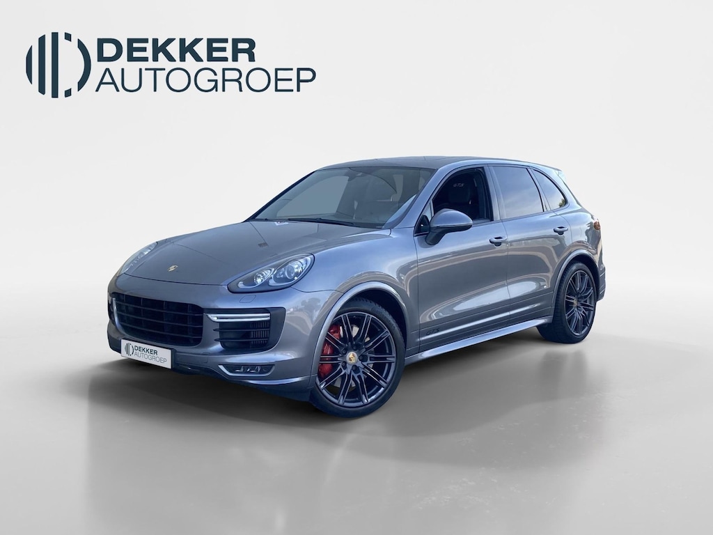 Porsche Cayenne 3.6 GTS 441 pk automaat Panoramadak - Alcantara Leder - Navigatie - Bose Audio - 21inch LM  - volledig onderhouden