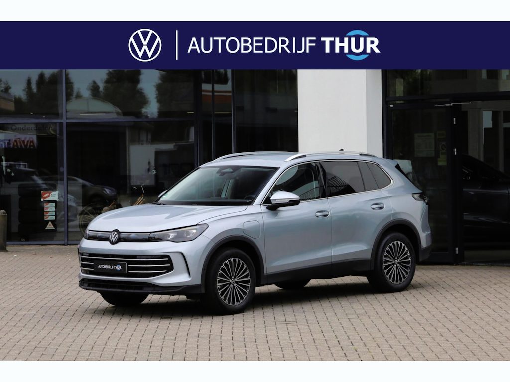 Volkswagen Tiguan 1.5 eHybrid Elegance SOH 99,44% | 272PK / 200kW DSG, Rondomzichtcamera (Area View), wegklapbare trekhaak, LED Matrix (IQ.Lights), 18" LMV, lederen / alcantara bekleding, ErgoActive voorstoelen met massagefunctie, privacy glas, elektr achterklep (Easy Open), keyless go & entry, Apple Carplay & Android Auto, DAB+, navigatie, adaptieve cruise control (ACC), Side Assist, 3-zone climatronic etc.