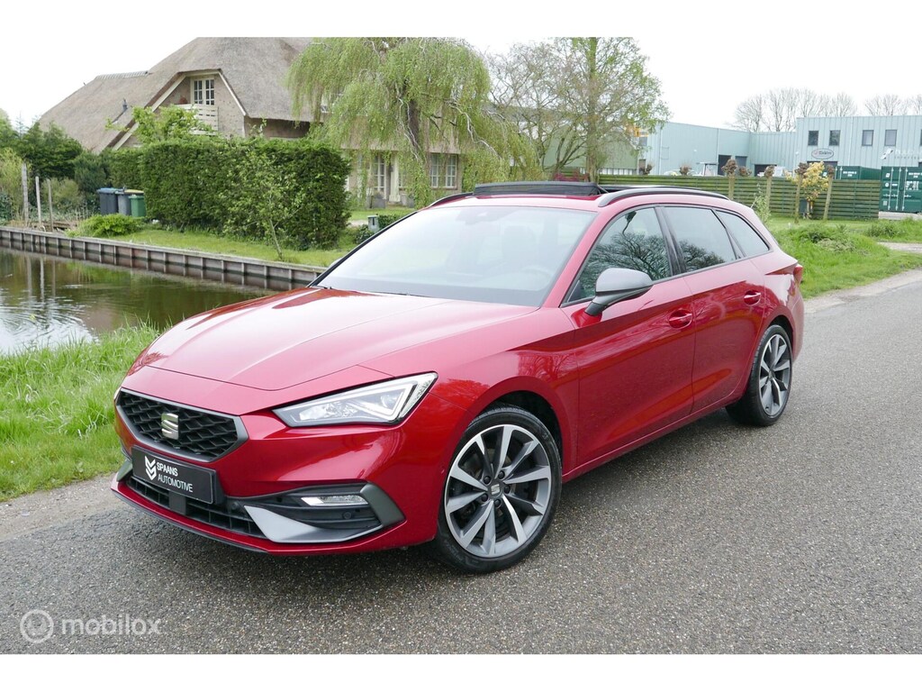 SEAT Leon Sportstourer 1.5 eTSI DSG FR / Pano / Cam / Navi
