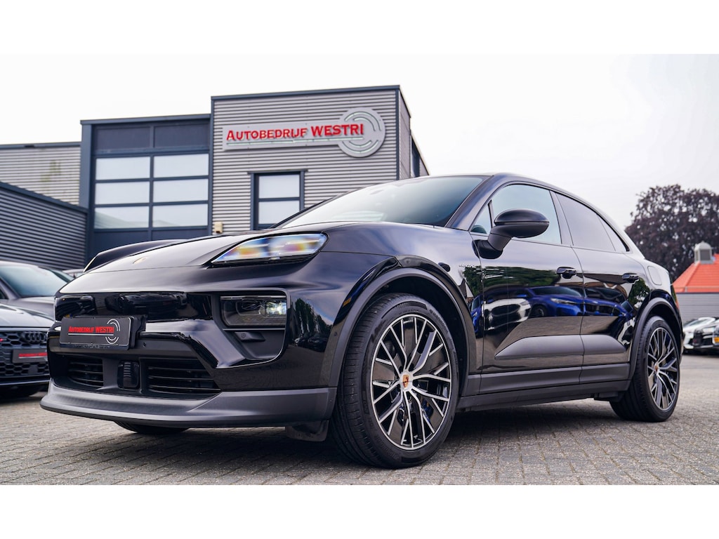 Porsche Macan 100 kWh 4 | Camera | Panorama Dak | Groen Leder Interieur | Luchtvering | Stuurwielverwarming