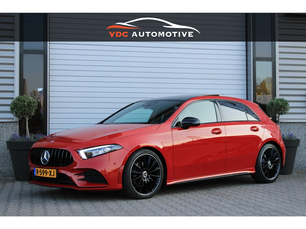 Mercedes-Benz A-klasse 200 AMG Pano | Widescreen | Sfeerverlichting | Augmented Reality | 19" AMG | A45 Uitlaat | LED | Night