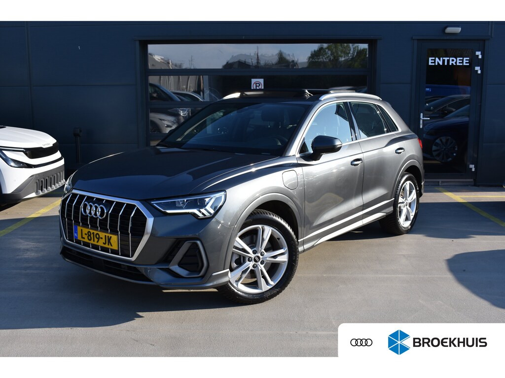 Audi Q3 45 TFSI e S edition | S-Line in- en exterieur | Schuif-kanteldak | Dode hoek detectie | Bang & Olufsen soundsystem | Keyless | Parkeer pakket