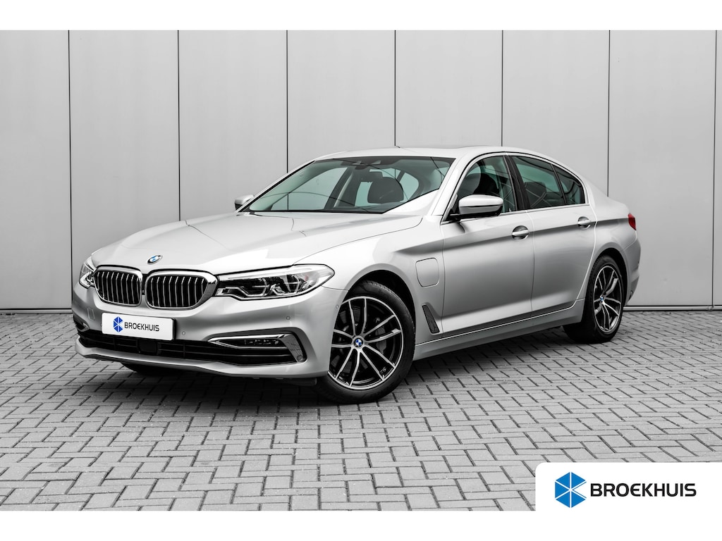 BMW 5-Serie 530e iPerformance High Executive 252Pk | Rondomzichtcamera | Head-up Display | Glazen schuifkanteldak | Stoelverwarming en ventilatie | Uitwijk assistent |18:LMV