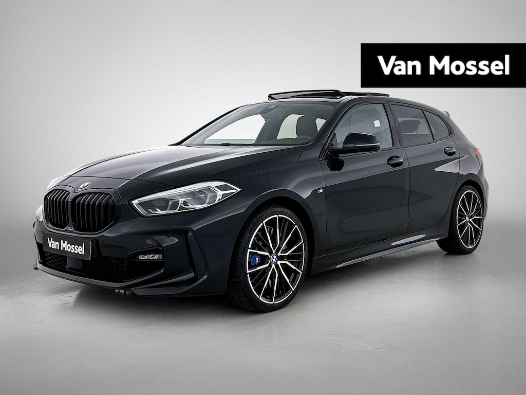 BMW 1-Serie 118i High Executive Edition | AUTOMAAT | PANORAMADAK | LEDER | STOELVERWARMING | APPLE CARPLAY - ANDROID AUTO | LED VERLICHTING | DIGITAL COCKPIT | PARKEERSENSOREN |