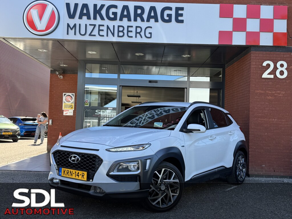 Hyundai Kona 1.6 GDI HEV Premium // FULL LED // NAVI + CARPLAY // ELEK. STOELEN // KEYLESS // ADAPTIVE CRUISE // STOEL VERWARMING + VERKOELING // TREKHAAK!!
