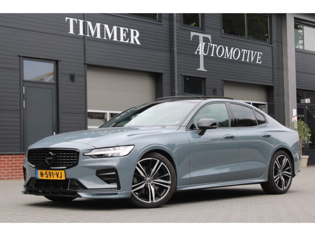 Volvo S60 2.0 B3 R-Design - Panoramadak - 19 Inch - Harman Kardon - Adaptive Cruise - Spoiler set - Geblindeerde ramen - Sport Chassis - Volle uitvoering - Lederen Dashbord - Thunder Grey