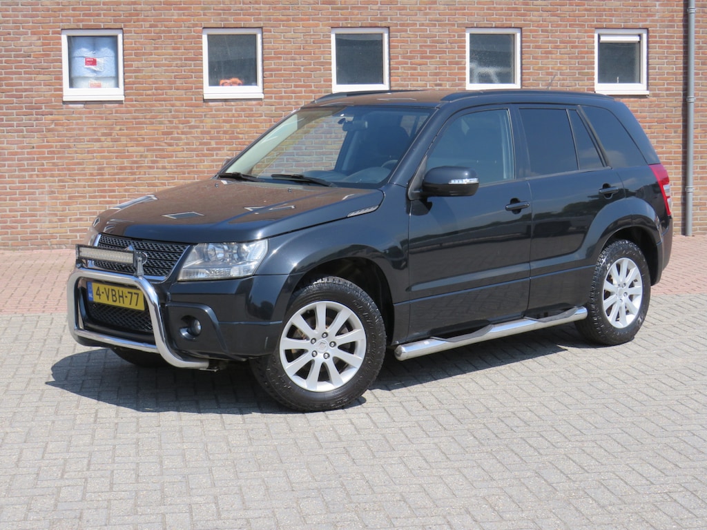 Suzuki Grand Vitara 1.9 Exclusive VAN 4x4 Grijs Kenteken * Trekhaak * Climate Control * Lichtmetalen velgen * Dakrails * BullBar * APK 07-2027 *