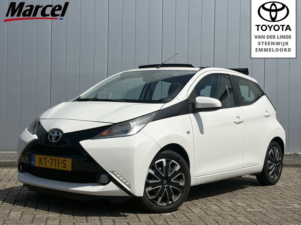 Toyota Aygo 1.0 VVT-i X-Wave Cabrio Navigatie NL Auto All Season Banden Airco