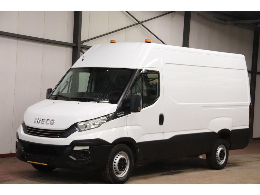 IVECO Daily 35S14V AUTOMAAT L2H2 3500KG TREKVERMOGEN