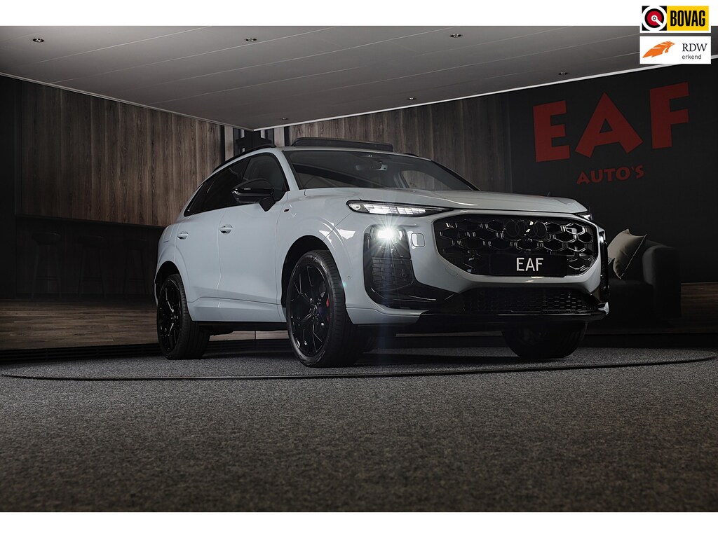 Audi Q3 1.5 200kW e-hybrid S Line / Head Up / Sonos / Memory / 360 Camera / Acc / Lane Assist / Dode Hoek / Open Pano / 20 Inch