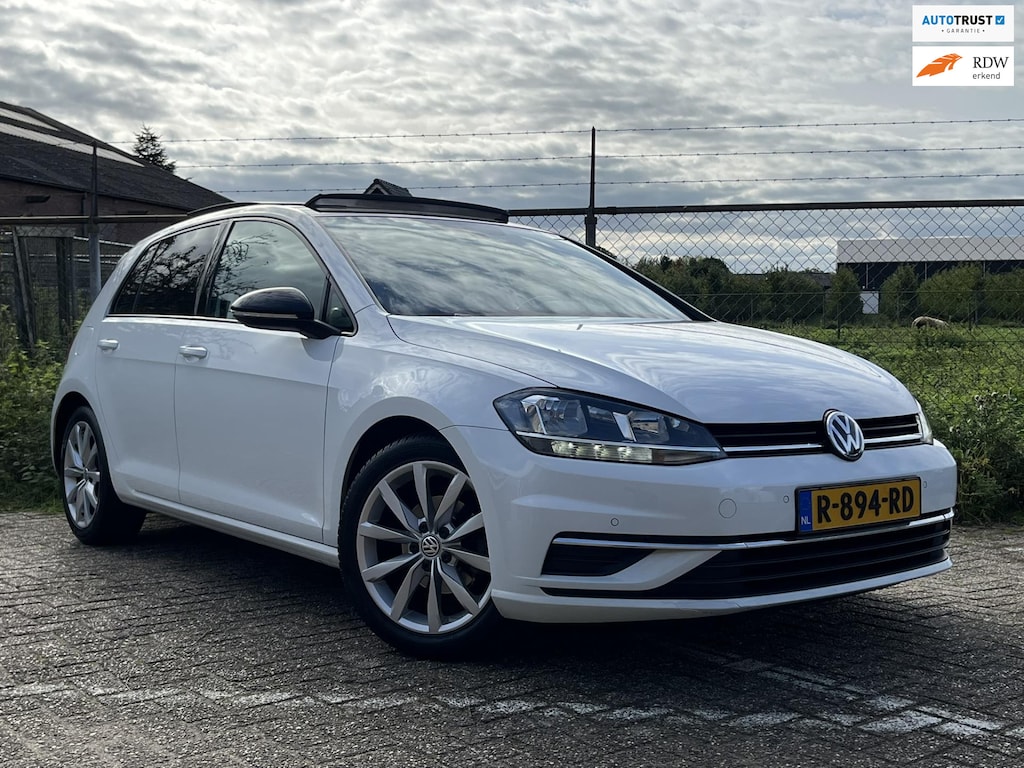 Volkswagen Golf 1.0 TSI Panoramadak Adaptive Cruise Digitaal Dashboard