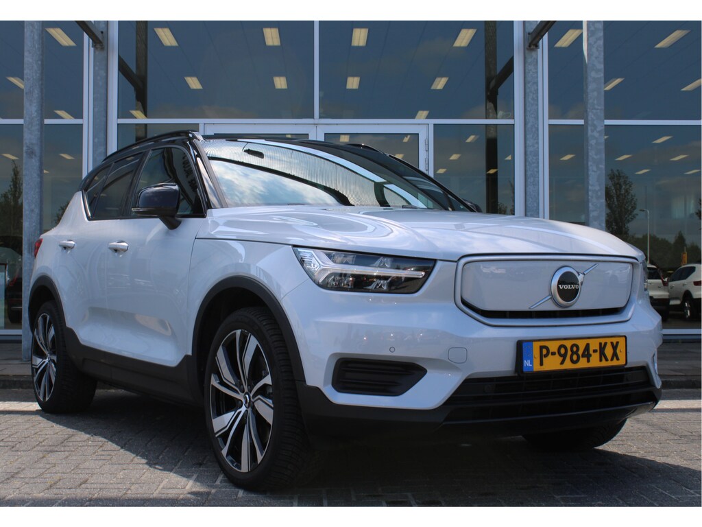 Volvo XC40 232PK Recharge Plus | Adapt. Cruise | BLIS | Warmtepomp | Camera + PDC | 20" LMV | Getint glas |