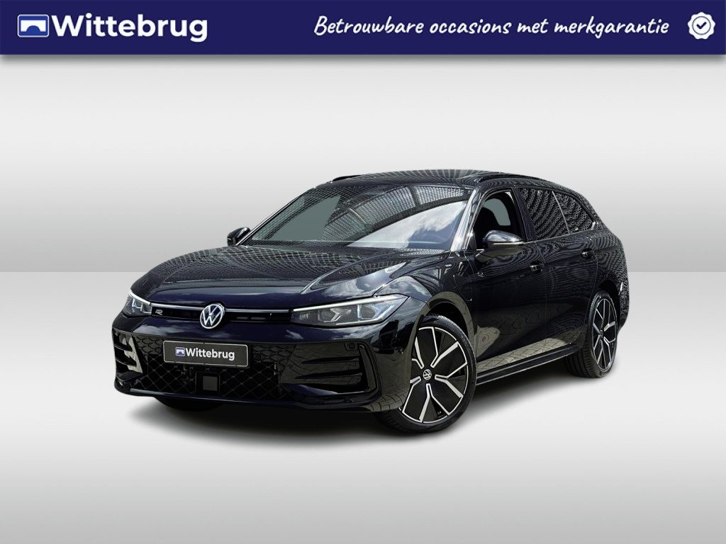 Volkswagen Passat Variant 1.5 eHybrid 272PK DSG R-Line Edition / Resterende Fabrieksgarantie tot 23-09 2030 / Trekhaak / Leer / Panoramadak / 19'' LMV / VW