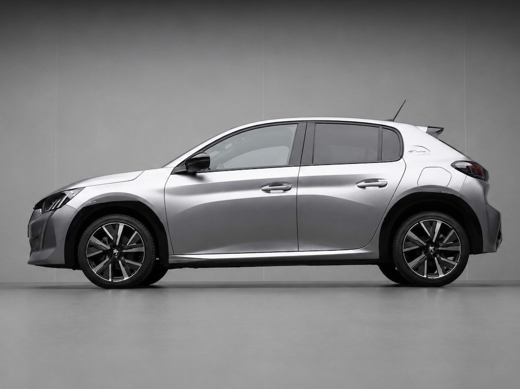 Peugeot 208 1.2 PureTech GT-line Sport (APPLE CARPLAY,NAVI,CAMERA,DIGITAL COCKPIT,CLIMATE,CRUISE,GETINT,SPORTSTOELEN,LM VELGEN)