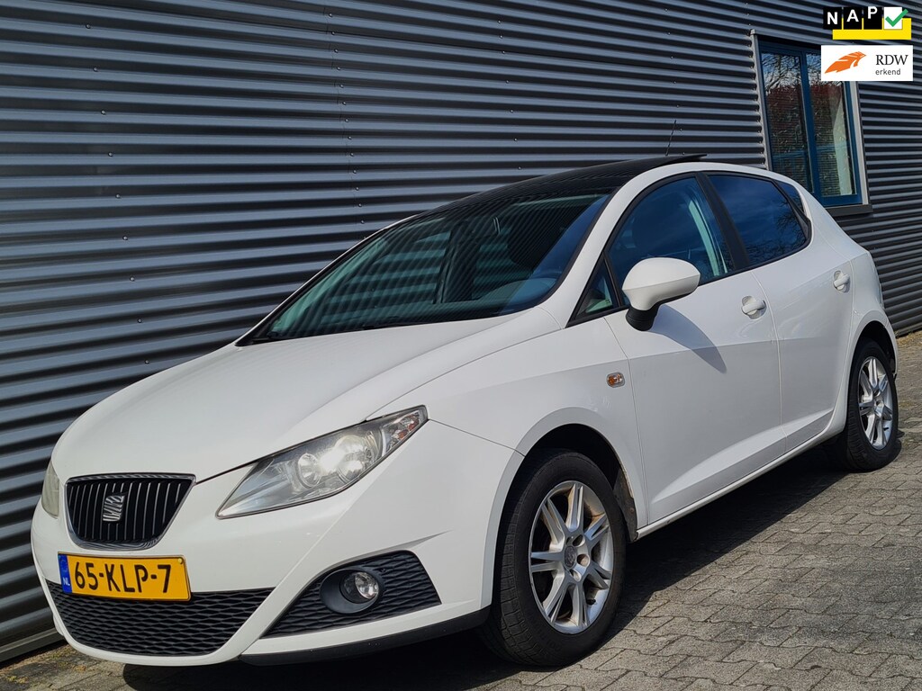 SEAT Ibiza 1.4 Style 5drs 01-2010 Candy White