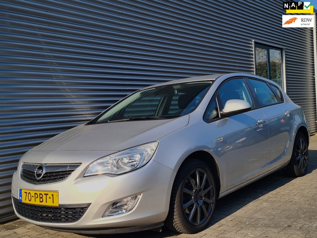 Opel Astra 1.7 CDTi Edition 01-2011 Reflexzilver Metallic 151dkm NAP!!!