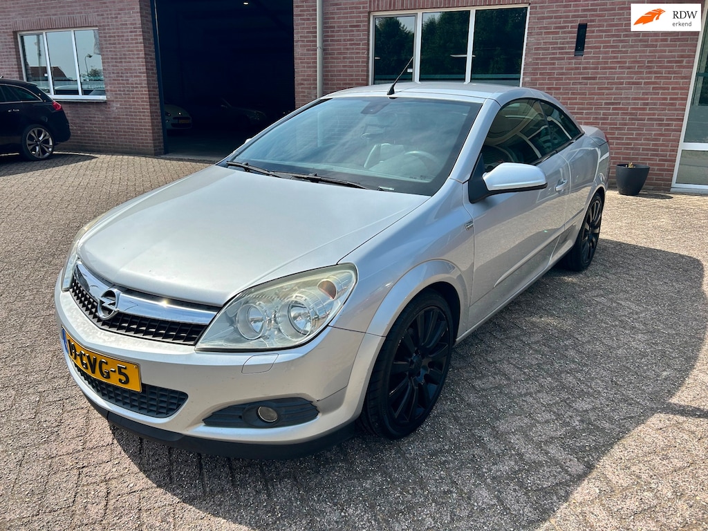 Opel Astra TwinTop 1.8 Temptation // APK 3-2-2027