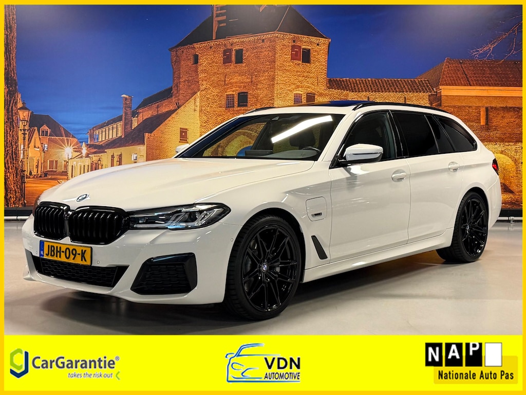 BMW 5-Serie Touring 530e M-Sport Aut Panoramadak Camera SOH 89%