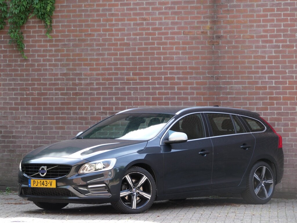 Volvo V60 1.5 T3 R-design Xenon / Regensensor / Bluetooth / Navi