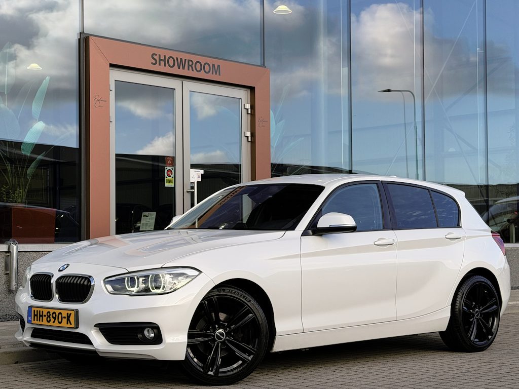 BMW 1-Serie 118i EDE Corporate Lease Essential | Cruise | Navi | LED | 18 Inch |